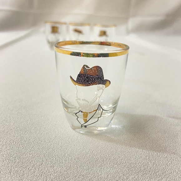 4 unique shot glasses - Picture 3 of 5